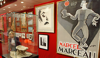 Дочь Марсо пустила вещи отца с молотка Дочь Марсо пустила вещи отца с молотка