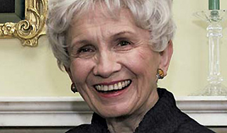 Международный Букер присудили святой Международный Букер присудили святой