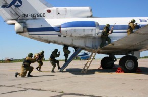 Брянский аэропорт захватили "террористы"