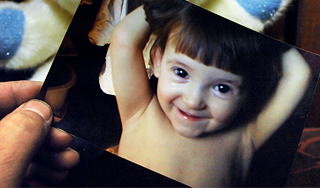 Девочку-маугли учат говорить Девочку-маугли учат говорить