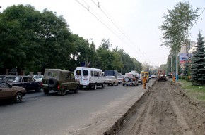 Автомобилям тесно на улицах Брянска