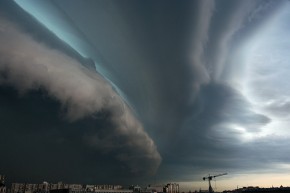 Возможна гроза и сильный ветер