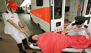 На толпу людей выплеснули кислоту На толпу людей выплеснули кислоту