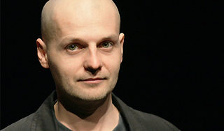 Модный режиссер обнаружил непостоянство Модный режиссер обнаружил непостоянство