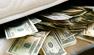 Израильтянка выбросила матрас с миллионом Израильтянка выбросила матрас с миллионом