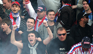 Болельщики чуть не лишили Россию победы Болельщики чуть не лишили Россию победы