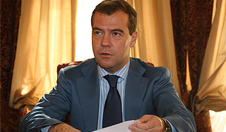 Медведев встретился с "карликами" Медведев встретился с "карликами"