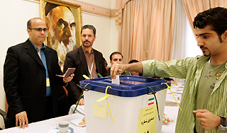 Иран выбирает "юбилейного" президента Иран выбирает "юбилейного" президента