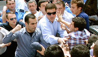 Грузия стоит на пороге гражданской войны Грузия стоит на пороге гражданской войны