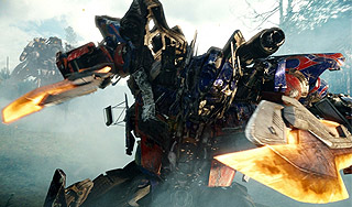 Майкл Бэй ускорил нашествие роботов Майкл Бэй ускорил нашествие роботов