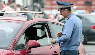 Сотрудникам ГАИ добавят обязанностей Сотрудникам ГАИ добавят обязанностей