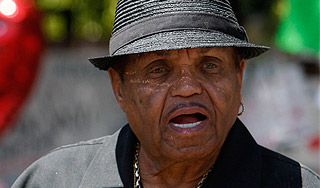 Отец Джексона рассказал о месте похорон Отец Джексона рассказал о месте похорон