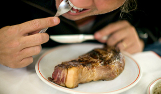 Мясо увеличивает риск заболеть раком Мясо увеличивает риск заболеть раком