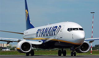 В самолетах введут стоячие места В самолетах введут стоячие места