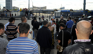 Китайцы пытались перекрыть шоссе в Москве Китайцы пытались перекрыть шоссе в Москве