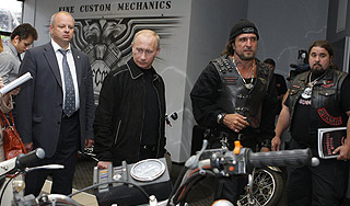 Владимир Путин пересел на байк Владимир Путин пересел на байк