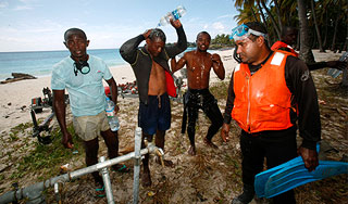 Тела жертв крушения А-310 выбросило у Мафии Тела жертв крушения А-310 выбросило у Мафии