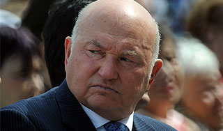Лужков нашел навозу неожиданное применение Лужков нашел навозу неожиданное применение