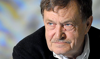 Аксенова провожают в последний путь Аксенова провожают в последний путь