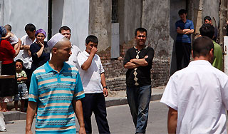 Уйгуры бегут из китайского Урумчи Уйгуры бегут из китайского Урумчи