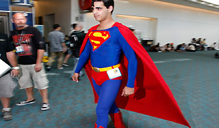 В Нью-Йорке Супермен избил полицейских В Нью-Йорке Супермен избил полицейских