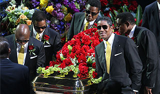 Тело Майкла Джексона спрятали Тело Майкла Джексона спрятали