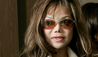 Сестра Джексона заявила о его убийстве Сестра Джексона заявила о его убийстве