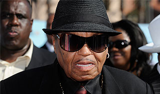 Отец Джексона заработает на детях певца Отец Джексона заработает на детях певца