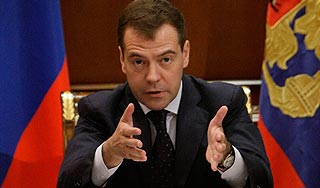 Медведев пообещал выдать чиновникам лопаты Медведев пообещал выдать чиновникам лопаты