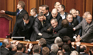 В Верховной Раде произошла потасовка В Верховной Раде произошла потасовка