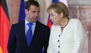 Медведев рассказал о "кознях русских" Медведев рассказал о "кознях русских"