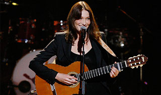 Карла Бруни нарушила обещание Карла Бруни нарушила обещание