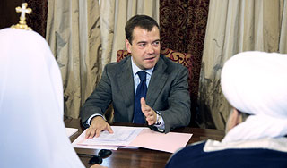 Медведев введет в школах новый предмет Медведев введет в школах новый предмет