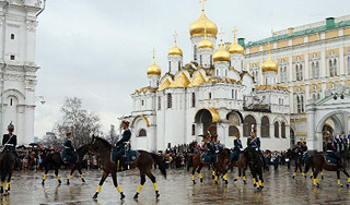 Конная карусель собрала зрителей у Кремля Конная карусель собрала зрителей у Кремля
