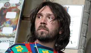 Сергей Шнуров стал жертвой хулиганов Сергей Шнуров стал жертвой хулиганов