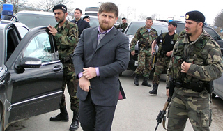 Кадыров избежал взрыва у театра в Грозном Кадыров избежал взрыва у театра в Грозном