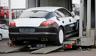 В Россию привезли первые Porsche Panamera В Россию привезли первые Porsche Panamera