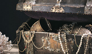 Немец нашел 1,5 тонны драгоценностей Немец нашел 1,5 тонны драгоценностей