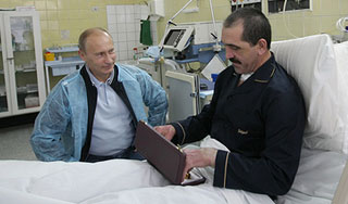 Путин сделал подарок Евкурову Путин сделал подарок Евкурову