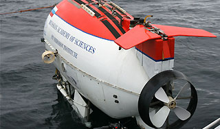 Путин в батискафе спустился на дно Байкала Путин в батискафе спустился на дно Байкала