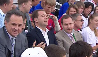 Медведев получил необычный подарок Медведев получил необычный подарок