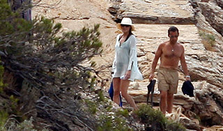 Саркози развлекся с Бруни на курорте Саркози развлекся с Бруни на курорте