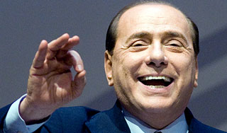 Берлускони в отпуске борется со стрессом Берлускони в отпуске борется со стрессом