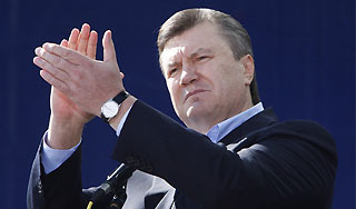 Янукович изменит отношение к России Янукович изменит отношение к России