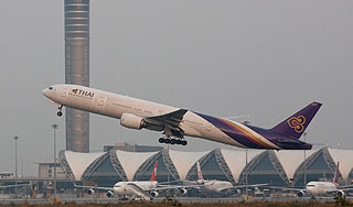 В Таиланде потерпел аварию лайнер с людьми В Таиланде потерпел аварию лайнер с людьми