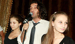 Отар Кушанашвили вывел в свет своих женщин Отар Кушанашвили вывел в свет своих женщин