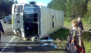 Дождь столкнул автобус с пассажирами и фуру Дождь столкнул автобус с пассажирами и фуру