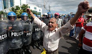 В Гондурасе вспыхнули новые беспорядки В Гондурасе вспыхнули новые беспорядки