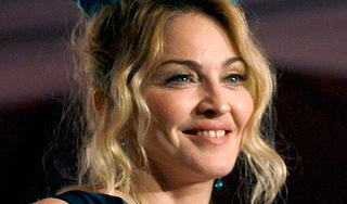 Мадонна украсила лицо бриллиантами Мадонна украсила лицо бриллиантами