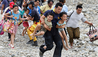 Тайфун "Моракот" убил 500 человек в Тайване Тайфун "Моракот" убил 500 человек в Тайване